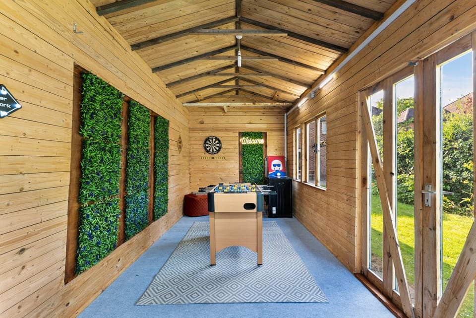 Stylish 4-Bed Cambridge Stay - Garden & Games Room House in Cambridge