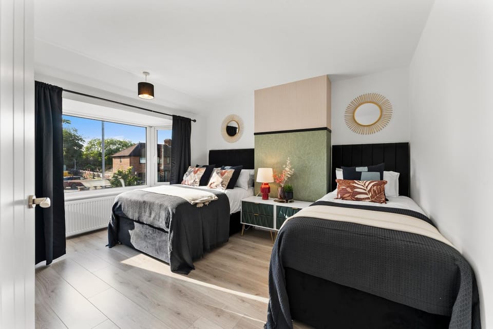 Stylish 4-Bed Cambridge Stay - Garden & Games Room House in Cambridge