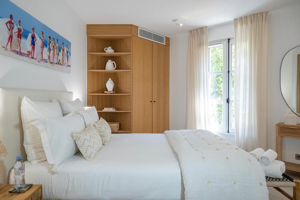 Bed, Photo of the whole room, Bedroom, towels, wardrobe, air conditioner