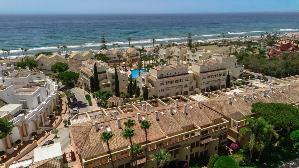 Property building, Day, Neighbourhood, Bird's eye view, Beach, Sea view, Street view, Location