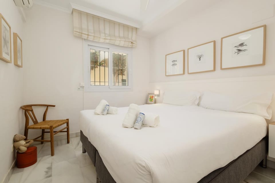 Bed, Bathroom, Photo of the whole room, Bedroom, towels, wardrobe, air conditioner