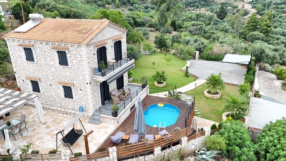 Property building, Natural landscape, Bird's eye view, Garden, Garden view, Pool view, Swimming pool