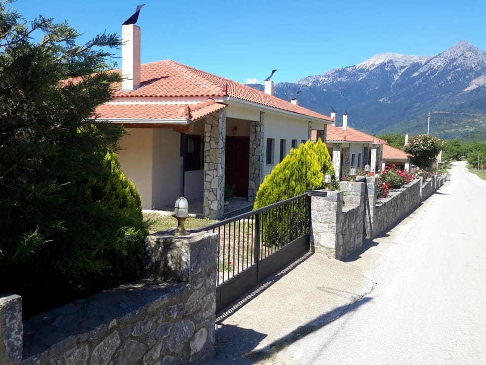 Property building, Day, Natural landscape, Summer, Mountain view