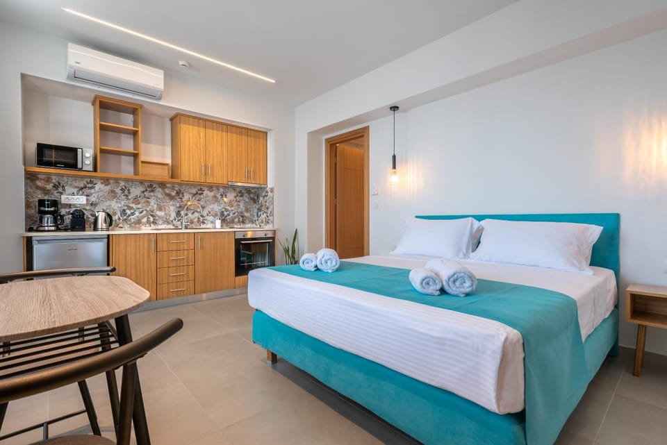 Bed, Kitchen or kitchenette, Photo of the whole room, Bedroom, towels