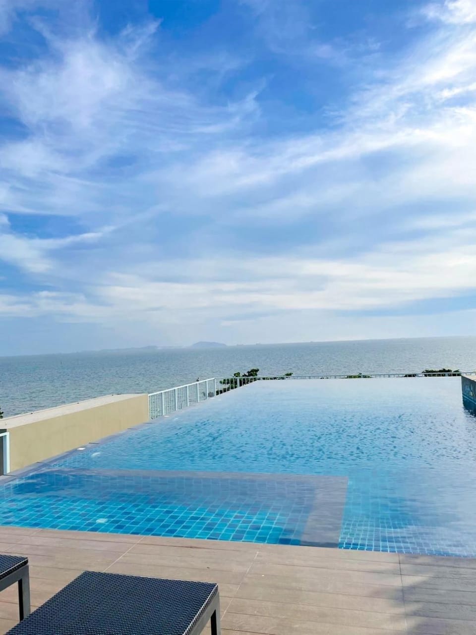 Sweetie's room & The Blu x Bangsaen Apartment in Chon Buri Changwat