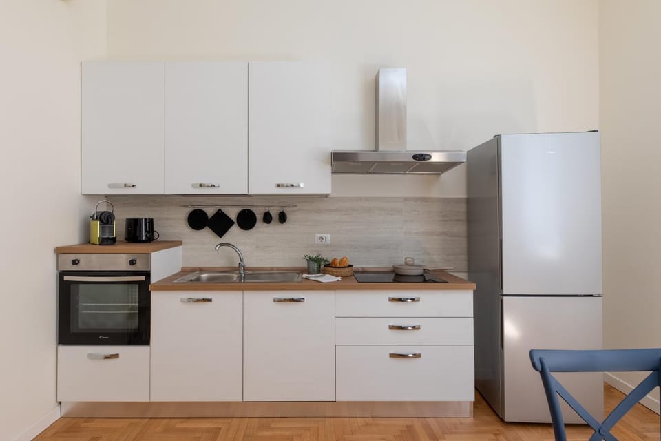 Coffee/tea facilities, Kitchen or kitchenette, dishwasher, oven, stove, toaster