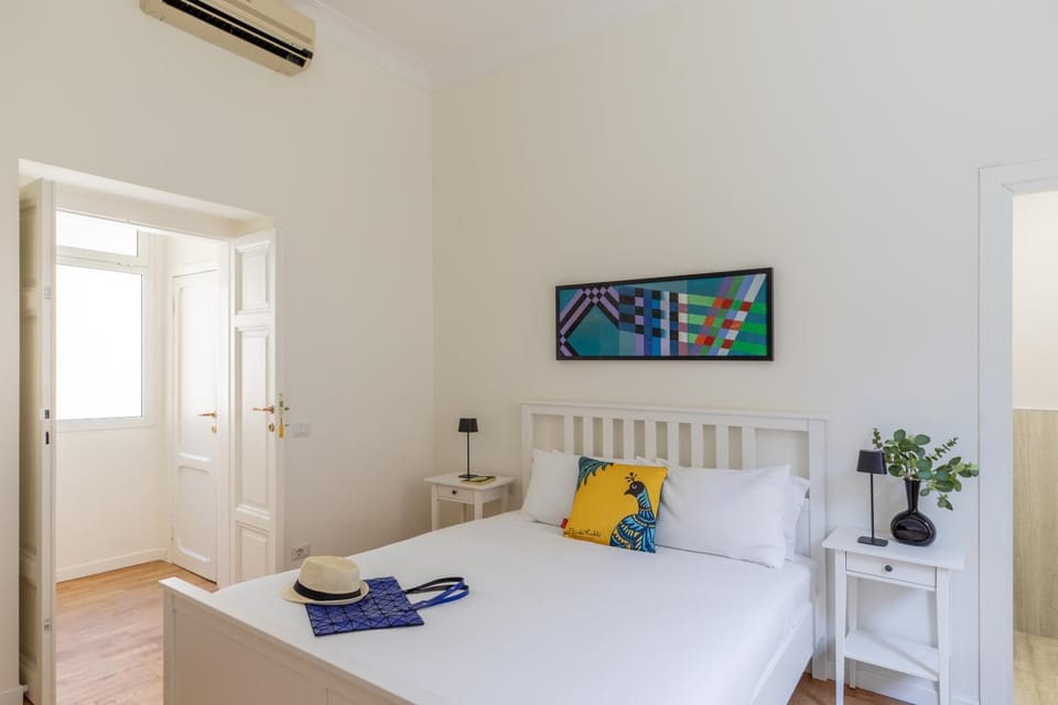 Bed, Photo of the whole room, Bedroom, towels, air conditioner