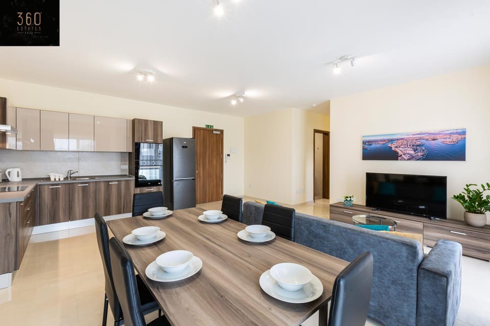 TV and multimedia, Kitchen or kitchenette, Living room, Seating area, Dining area, dishwasher, minibar, oven, pet friendly, stove