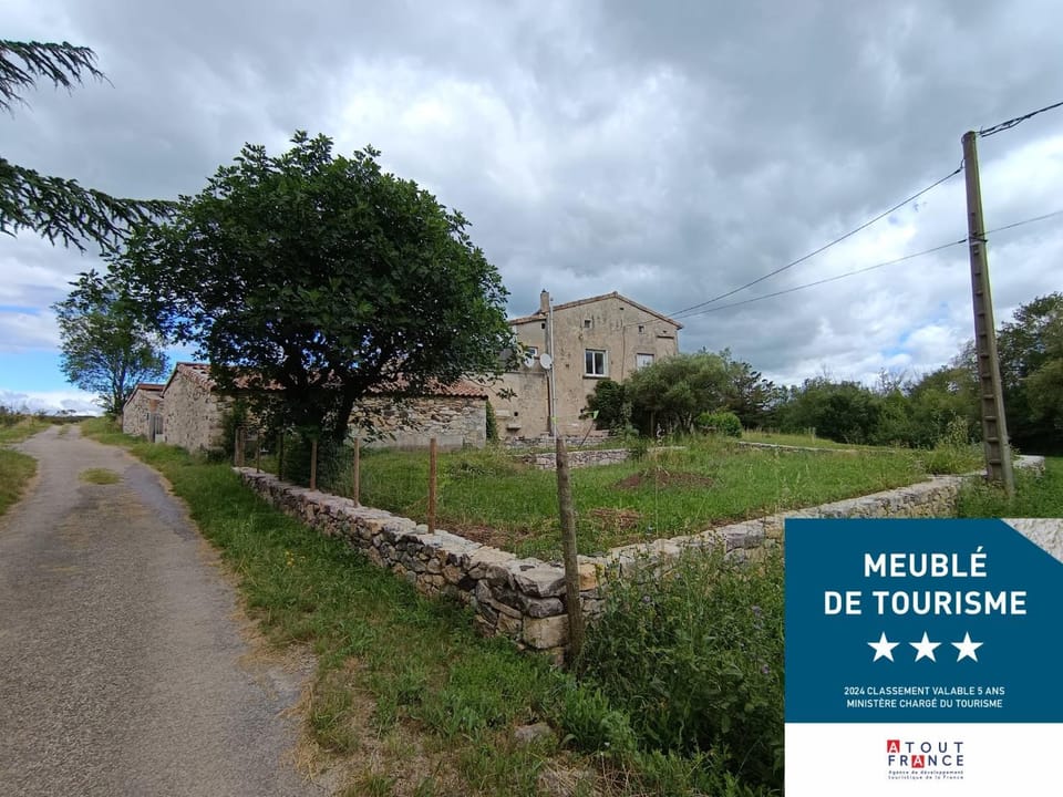 Maison Corps de Ferme Le Sermiaul House in Provence
