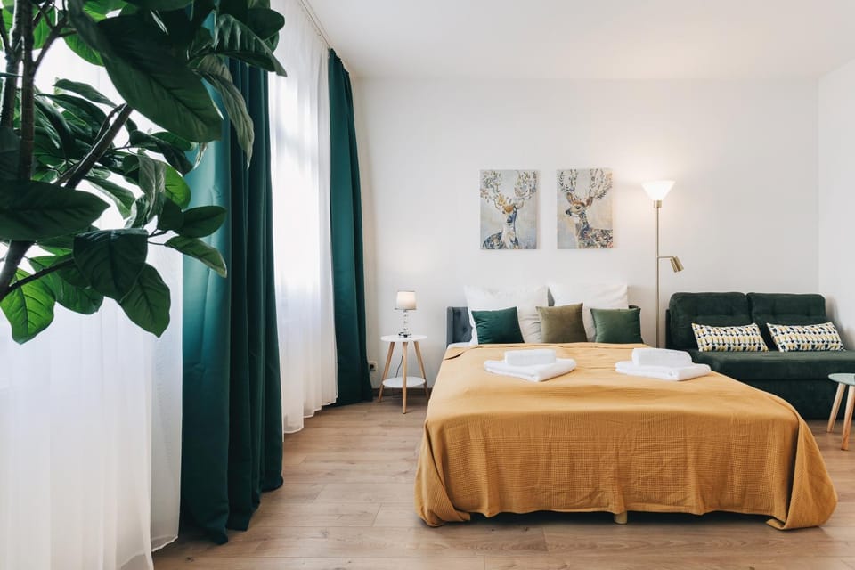 Bed, Seating area, Bedroom