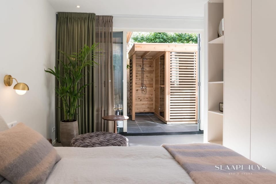 Sauna, Bedroom