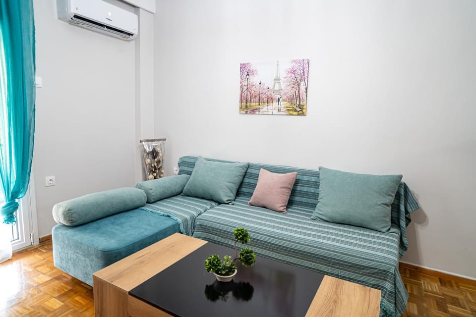 Living room, Photo of the whole room, Decorative detail, Seating area, air conditioner