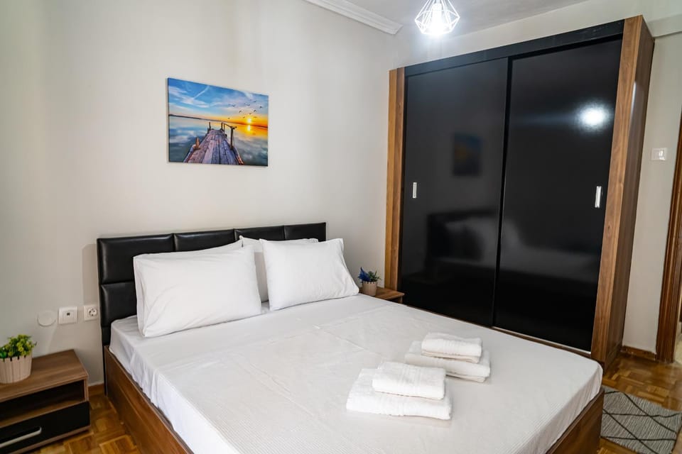 Bed, Photo of the whole room, Decorative detail, Bedroom, towels, wardrobe