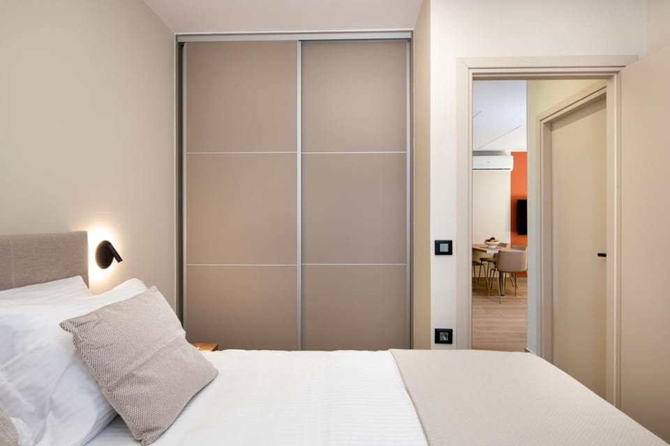 Bedroom, locker