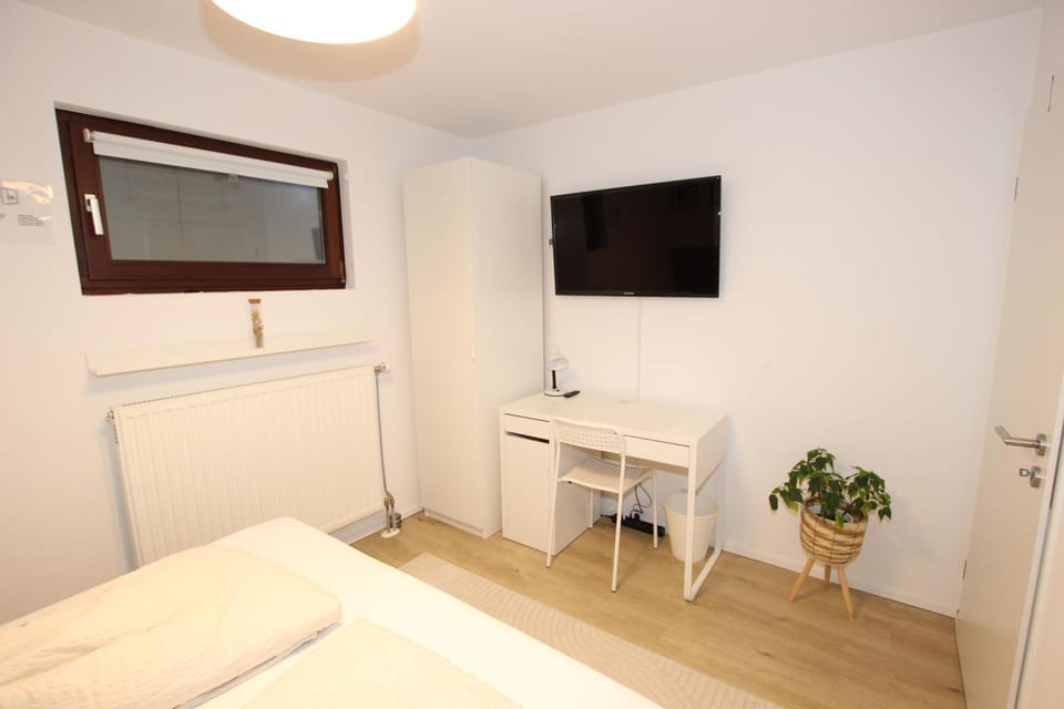 TV and multimedia, Bedroom, wardrobe