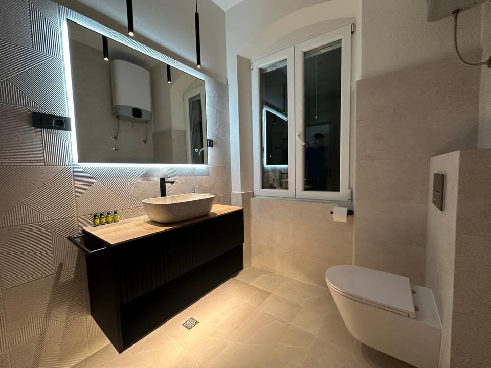 Toilet, Bathroom
