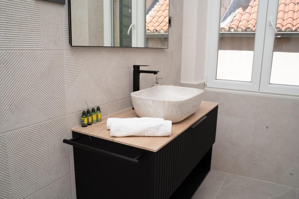 Bathroom, towels