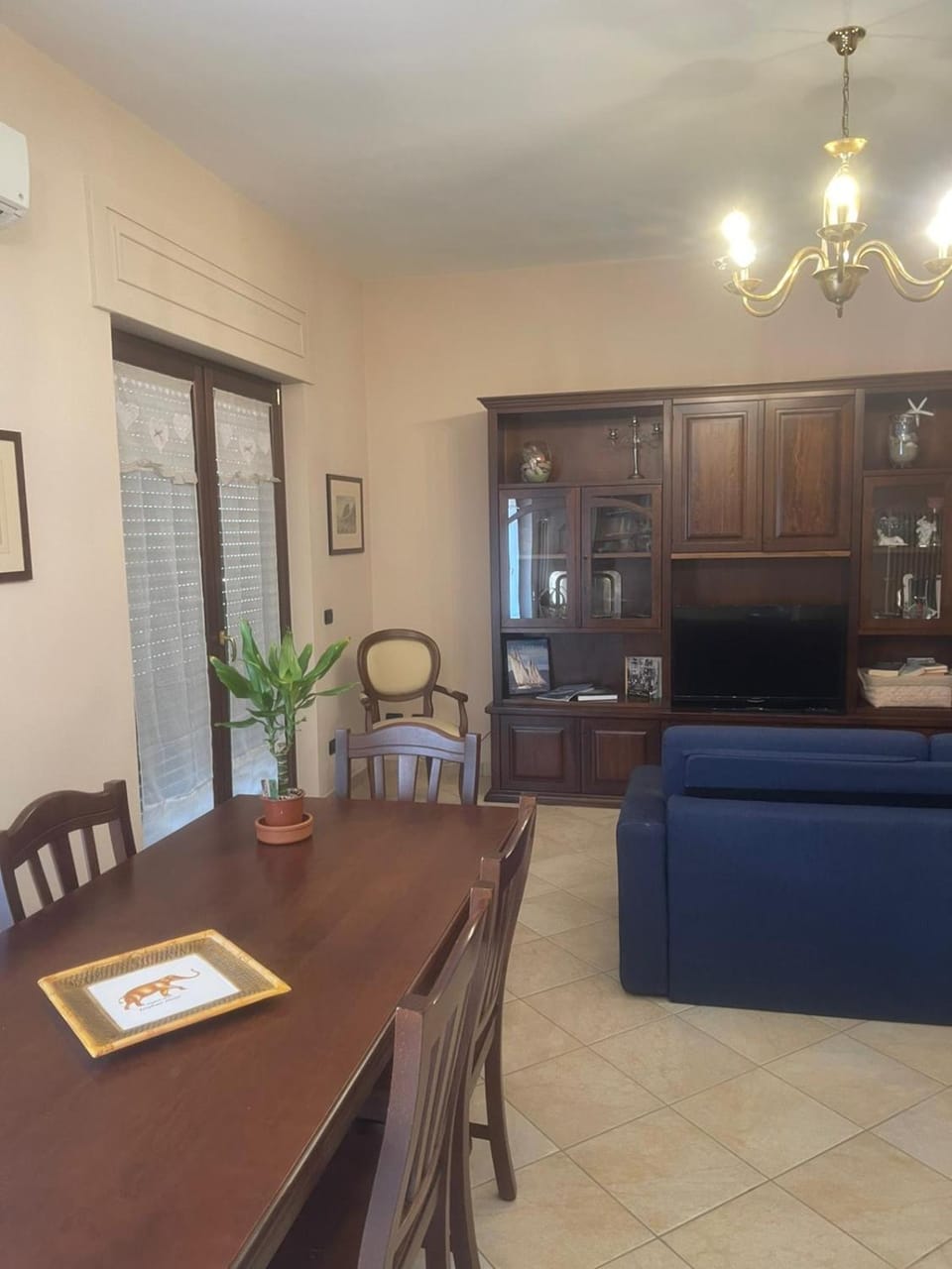 Communal lounge/ TV room, TV and multimedia, Living room, Seating area, Dining area, Evening entertainment