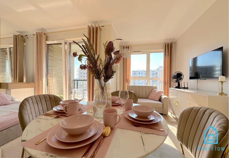 Laura Apartment with Sauna & Gym, 5 Min to Baltic Sea & Polsat Plus Arena Apartment in Gdansk