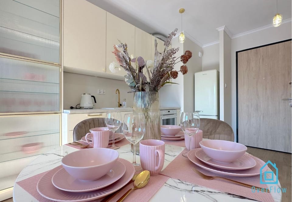 Laura Apartment with Sauna & Gym, 5 Min to Baltic Sea & Polsat Plus Arena Apartment in Gdansk