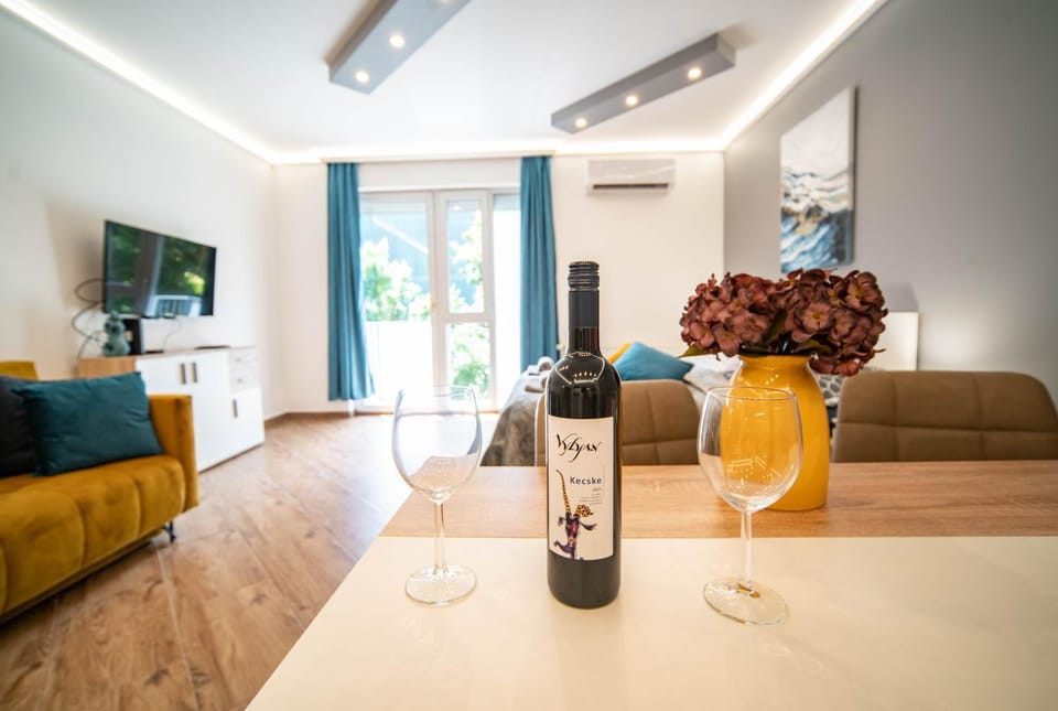TV and multimedia, Living room, air conditioner