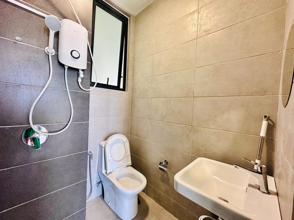 Familystay Home 3BR-10PAX Apartment in George Town