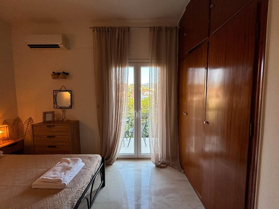 Bedroom, air conditioner