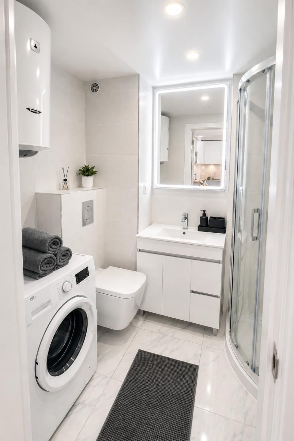 Toilet, Bathroom, towels, washing machine