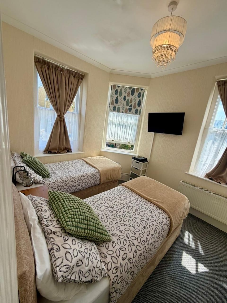 Gull Rock, close to Tunnels Beach & Harbour with Parking Apartment in Ilfracombe