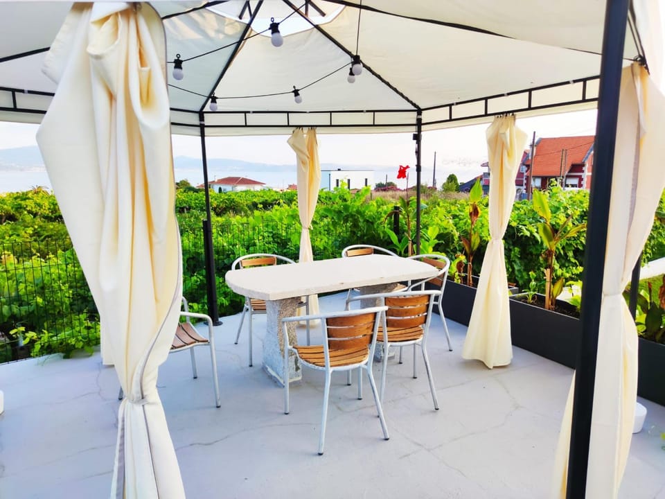 Patio, View (from property/room), Balcony/Terrace, Dining area, Garden view