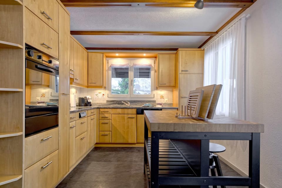 Kitchen or kitchenette, Dining area, dishwasher, oven, stove