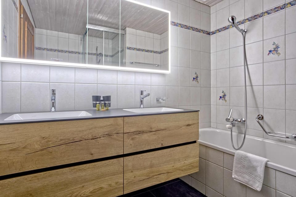 Shower, Bathroom, towels