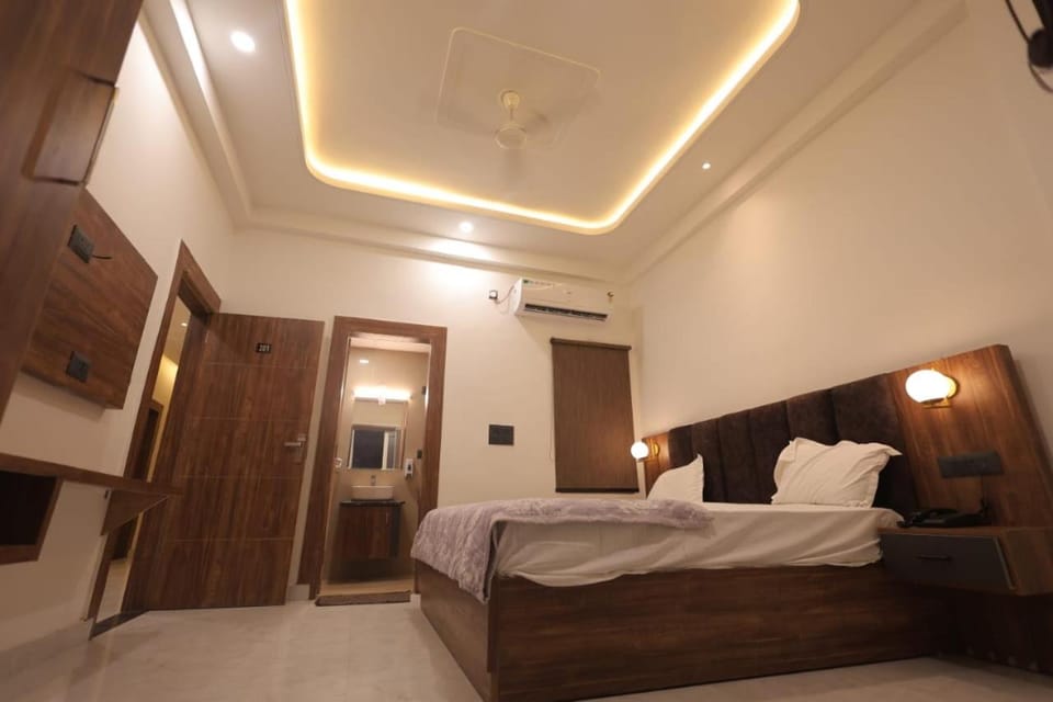 Bed, Bedroom, air conditioner