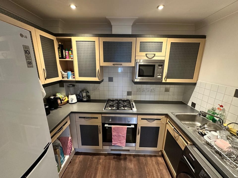 Coffee/tea facilities, Kitchen or kitchenette, oven, stove, toaster
