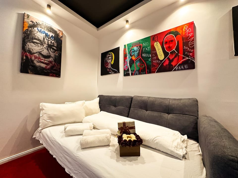 Decorative detail, Seating area