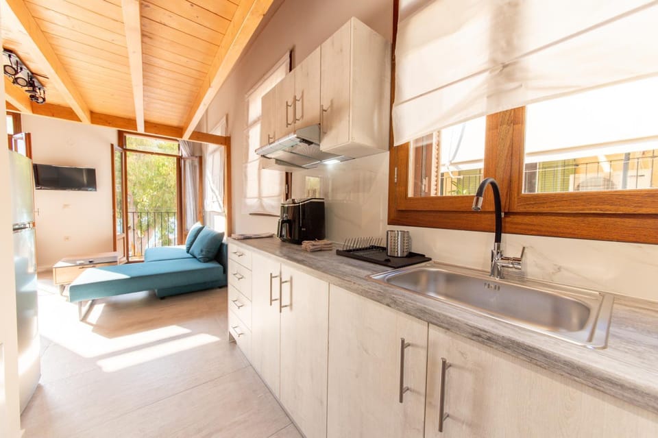 Kitchen or kitchenette, Seating area