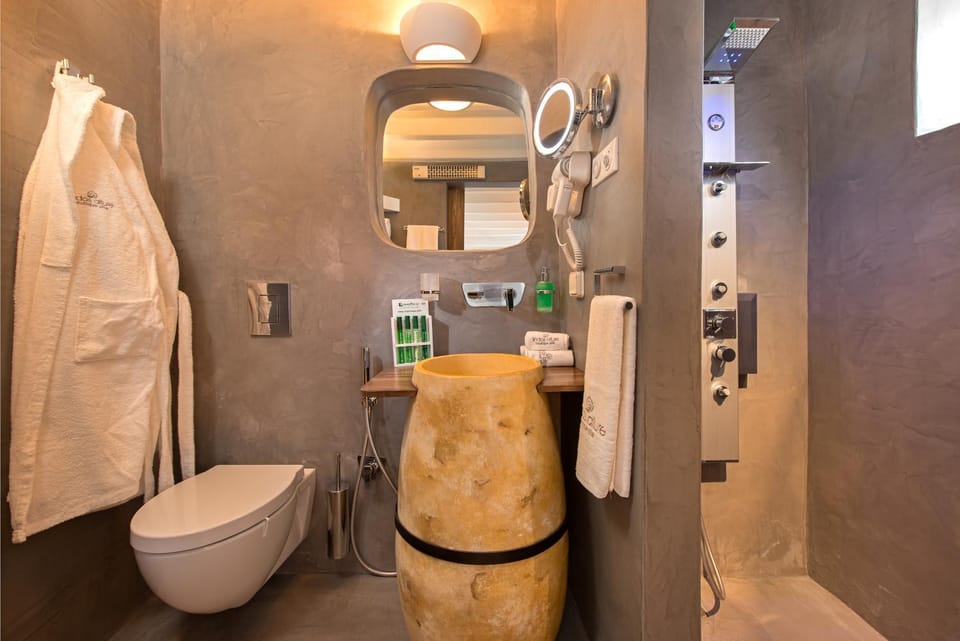 Shower, Toilet, Hot Tub