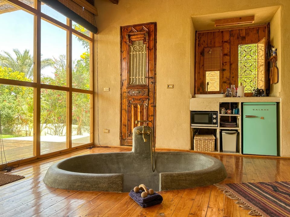 Kitchen or kitchenette, Bath