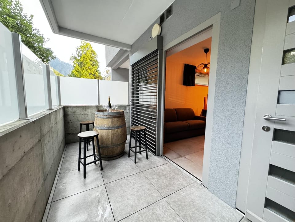 Facade/entrance, Balcony/Terrace, Balcony/Terrace, Dining area