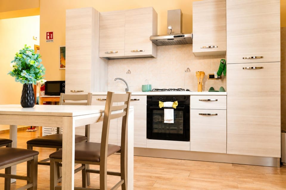 Kitchen or kitchenette, Living room, Seating area, Communal kitchen, kitchen, kitchen