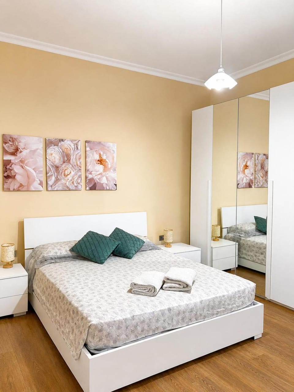 Bedroom, towels, wardrobe