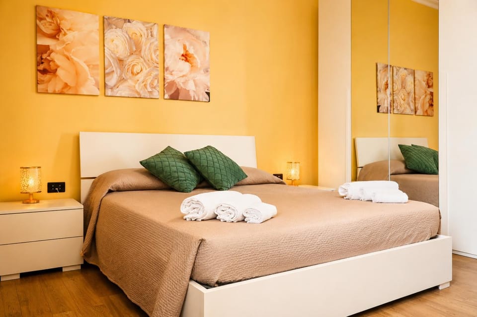 Bedroom, towels, towels