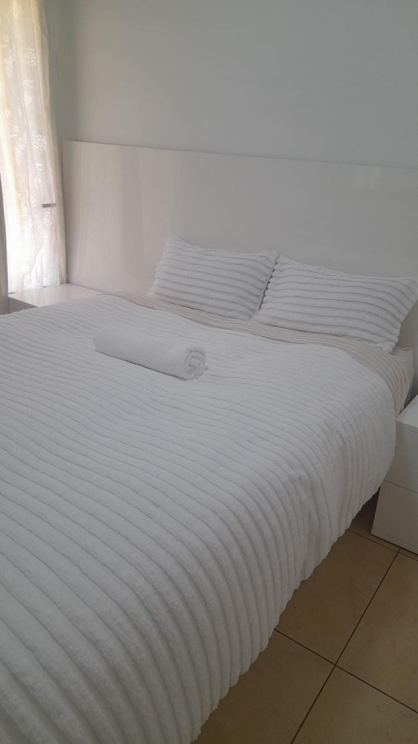 C&C Guest Lodge Bed and Breakfast in Roodepoort