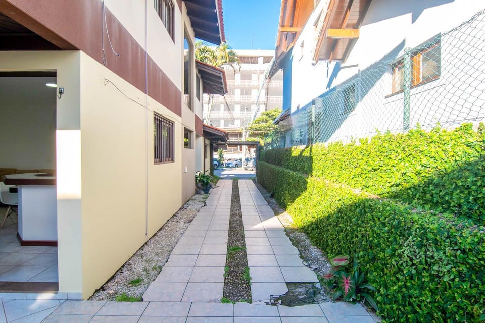 Studio na quadra do mar em Jurerê PR1362 Apartment in Florianopolis