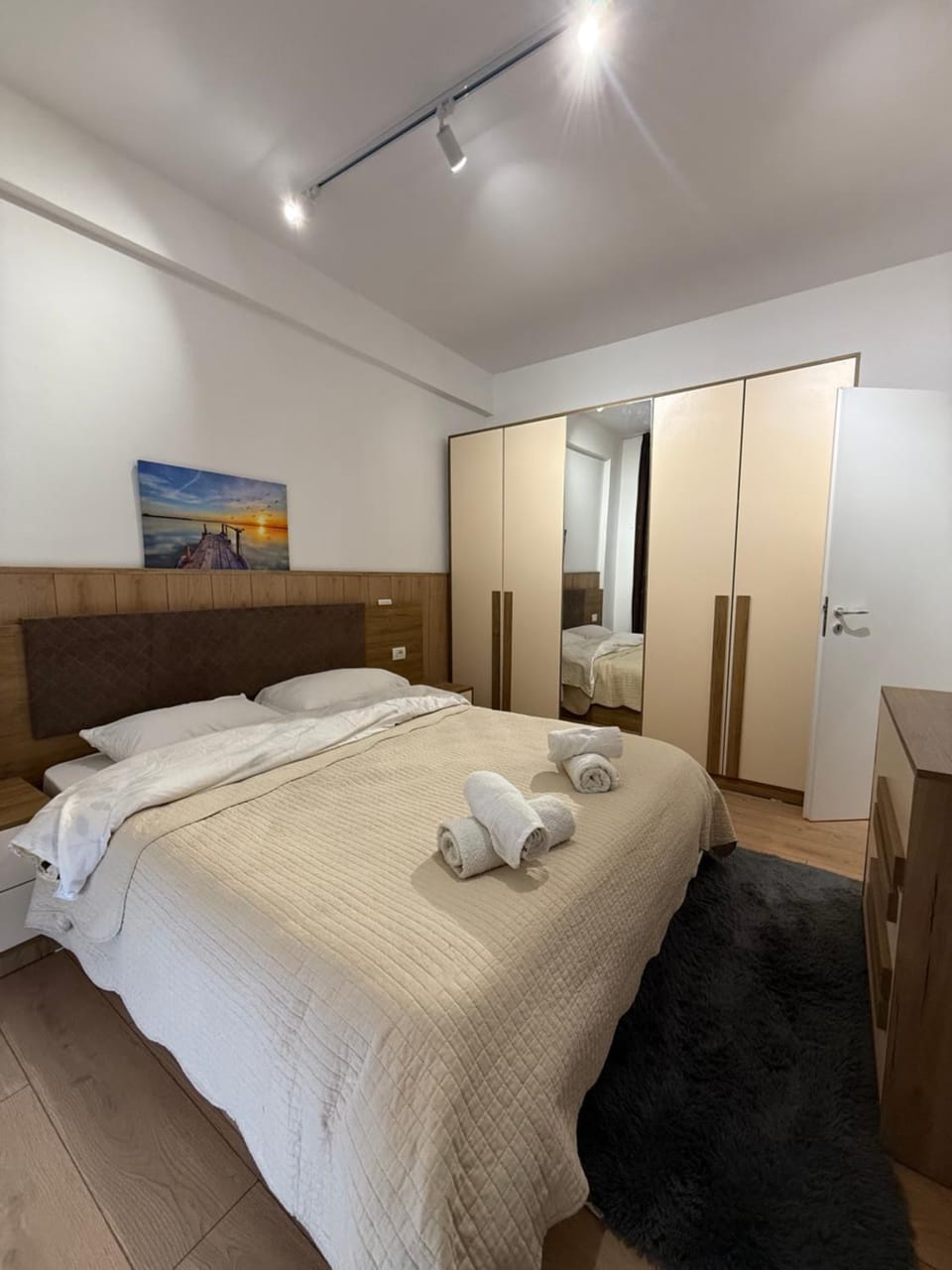 Bed, Bedroom, towels, wardrobe