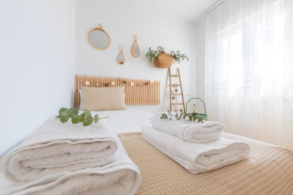 Central but quiet, pool and WIFI - fibre Apartment in Tarifa