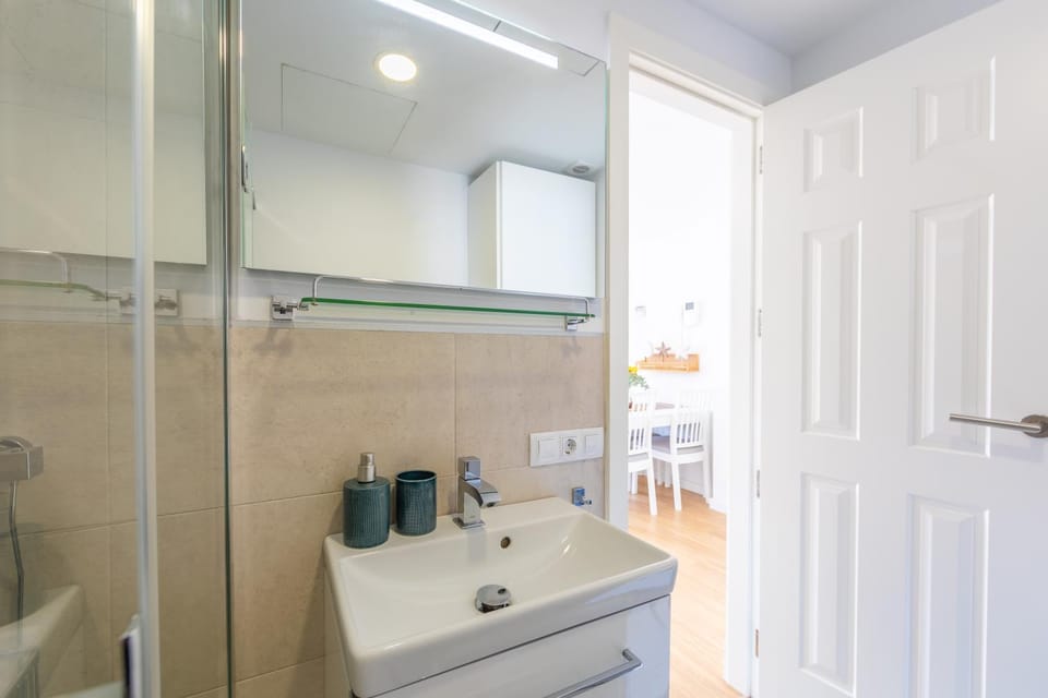 Central but quiet, pool and WIFI - fibre Apartment in Tarifa
