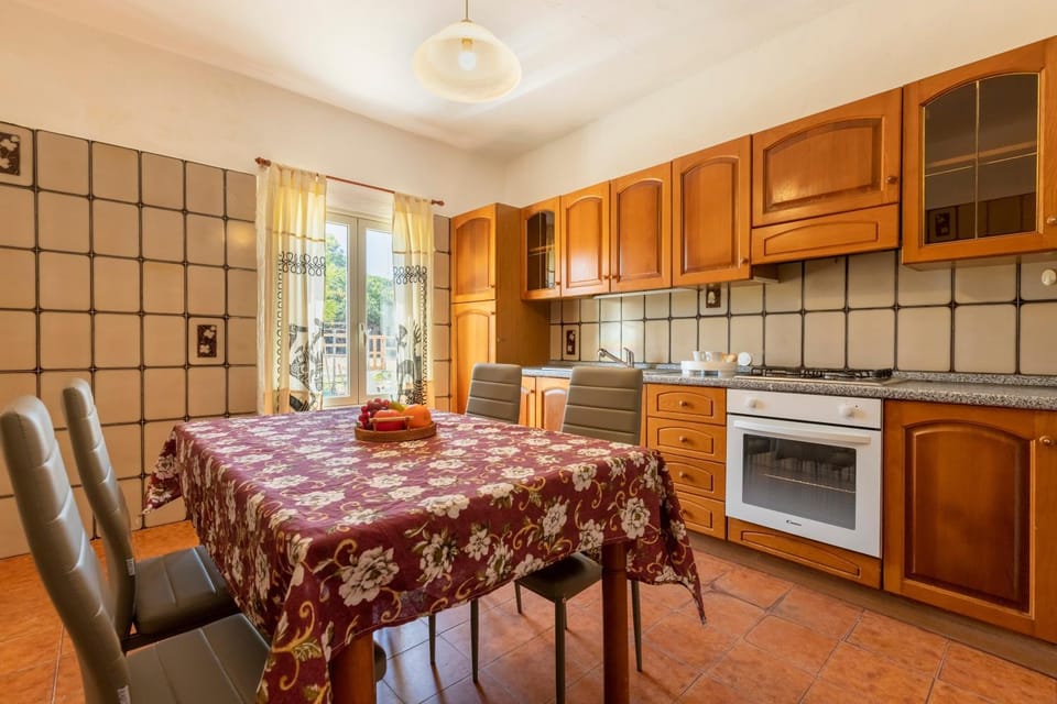 Property building, Kitchen or kitchenette, Living room