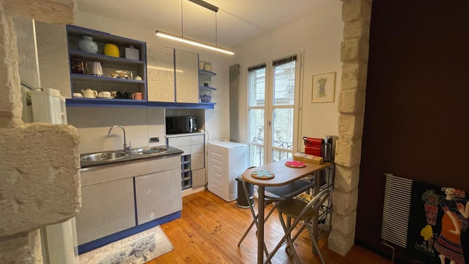 Chaleureux Vernet - Terrasse - Clim - Hypercentre Apartment in Avignon