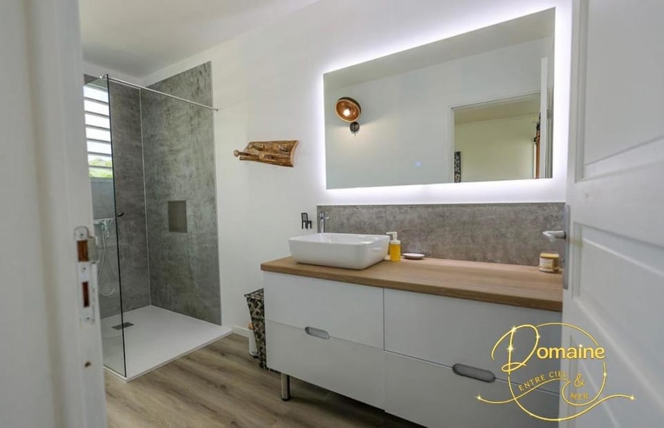 Shower, Bathroom, towels